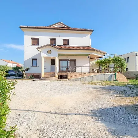 Apartament Dani *
